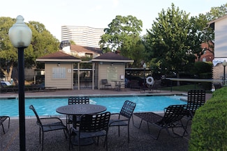 2425 Augusta Dr Unit 4, Houston, TX 77057