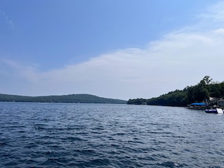 2 Bayshore Dr, Meredith, NH 03253