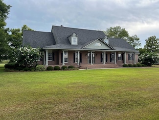 131 Lakeview Ct, Adel, GA 31620