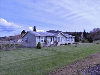 4 Beaver Estates Ln, Cathlamet, WA 98612