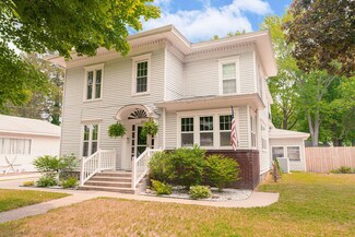106 Hamilton St, Dowagiac, MI 49047