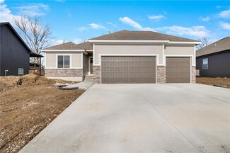 912 NW Crestwood Dr, Grain Valley, MO 64029