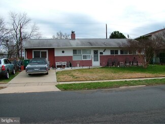 165 Crabtree Dr, Levittown, PA 19055