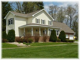 636 Penn Dr, Trafford, PA 15085