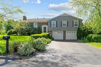 99 Tanglewood Dr, West Warwick, RI 02893