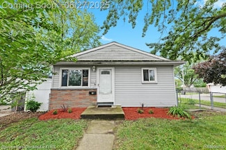 20410 Woodward St, Clinton Township, MI 48035