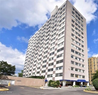 12520 Edgewater Dr Unit 702, Lakewood, OH 44107