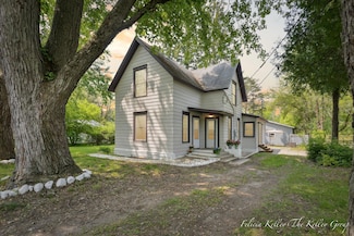 304 S Muenscher St, Howard City, MI 49329