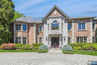 128 Huyler Landing Rd, Cresskill, NJ 07626