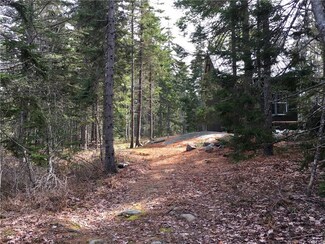 14 Finger Lot Rd, Vinalhaven, ME 04863