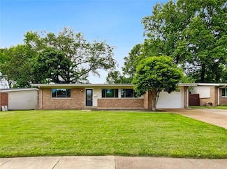 1515 Bay Meadows Dr, Florissant, MO 63033