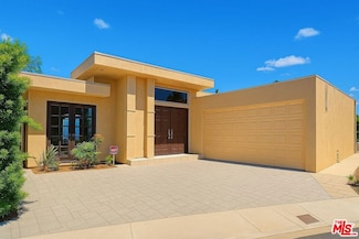 3873 Beverly Ridge Dr, Sherman Oaks, CA 91423