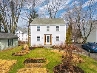 10 Mast Ln, South Portland, ME 04106