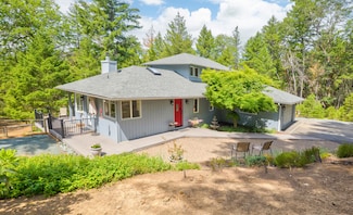 900 Shadow Hills Dr, Grants Pass, OR 97526