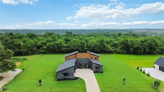 204 NE Healing Springs St, Bentonville, AR 72713