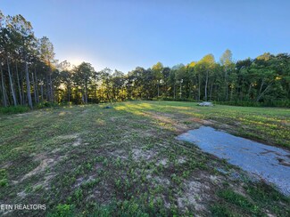 4764 Newton Rd, Crossville, TN 38572