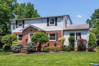 141 Lexington Ave, Cresskill, NJ 07626