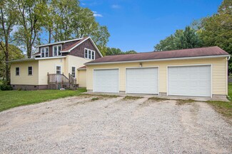 5882 N Riverview Dr, Kalamazoo, MI 49004