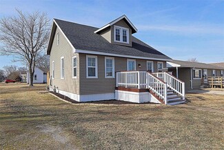 401 N 3rd St, Chaffee, MO 63740