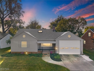 5906 Twin Lakes Dr, Cleveland, OH 44129