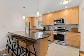 33 Ancell St, Alexandria, VA 22305