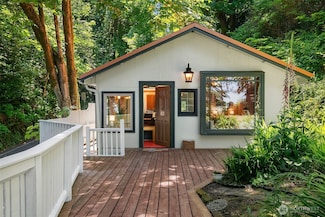 10915 103rd Ave SW, Vashon, WA 98070