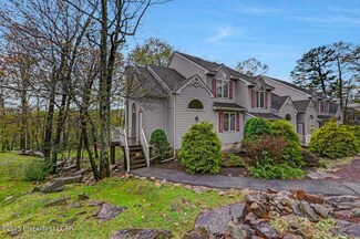 52 Laurelwood Dr, Lake Harmony, PA 18624