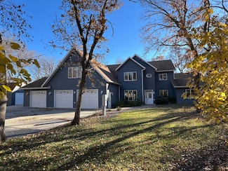 802 Washington Ave, Devils Lake, ND 58301
