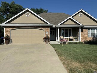 4423 SE Stone Creek Rd, Topeka, KS 66609