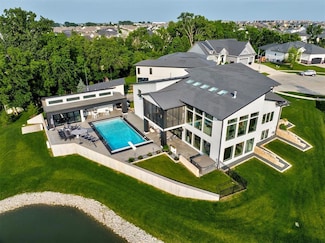 960 NE Fox Valley Ct, Waukee, IA 50263