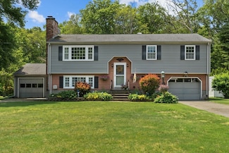 15 Cushing St, Salisbury, MA 01952
