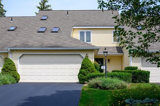 13 Standish Dr, Glenmont, NY 12077