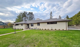 1400 W B St, Iron Mountain, MI 49801