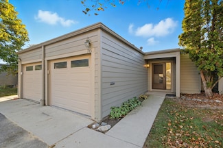 715 Skynob Dr, Ann Arbor, MI 48105