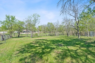 405 E Browning St, Manor, TX 78653