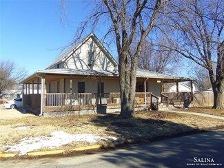 260 W 4th St, Assaria, KS 67416