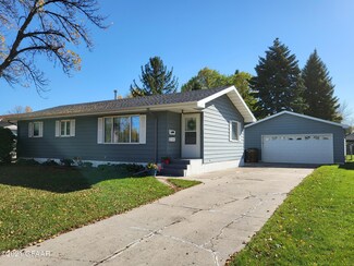 1006 6th St SE, East Grand Forks, MN 56721
