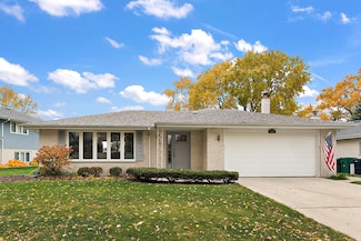 7749 Palm Dr, Orland Park, IL 60462