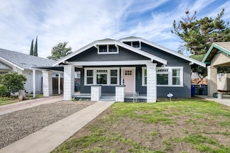 1569 N College Ave, Fresno, CA 93728
