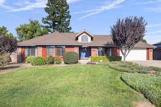 1029 N Velie Ct, Visalia, CA 93292
