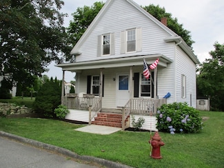 54 Arnold St, South Dartmouth, MA 02748