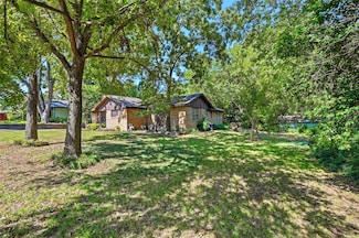 620 W College St, Grapevine, TX 76051