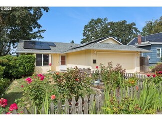 1042 Columbia Ave, Gladstone, OR 97027