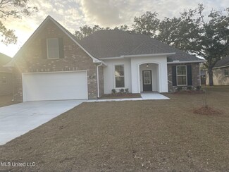 817 Ahoy Dr, Biloxi, MS 39532
