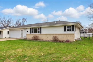 621 Monroe St S, Shakopee, MN 55379