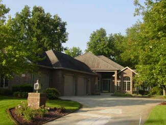 2805 E Prestwick Rd, Winona Lake, IN 46590