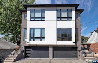 309 7th St, Palisades Park, NJ 07650