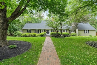 28 Lincoln Dr, Acton, MA 01720