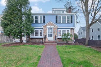 18 Sumner St Unit 1, Newton Center, MA 02459