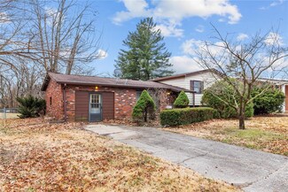 341 Venus Dr, Godfrey, IL 62035